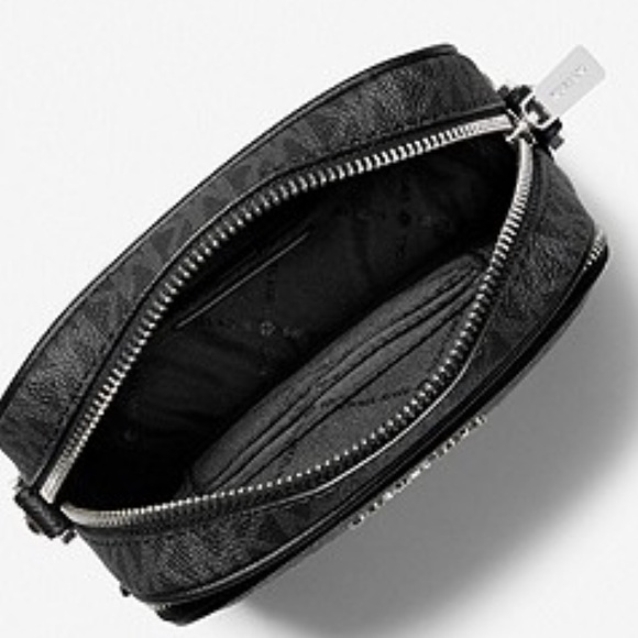 MICHAEL KORS
Jet Set Travel Medium Logo Crossbody Bag Black signature color - Picture 4 of 4